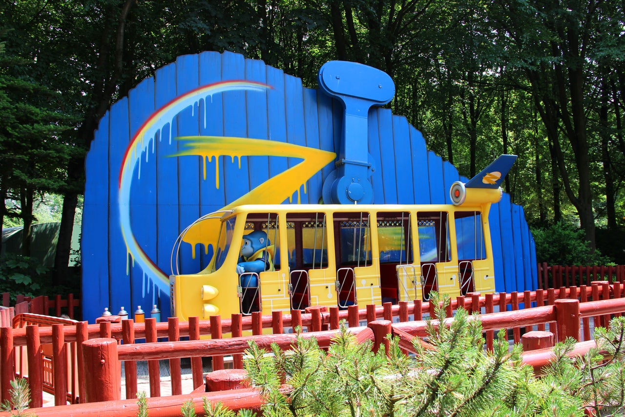 Zenko’s Graffiti Shuttle - Flying Carpet Ride at Walibi Holland